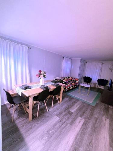 Cozy Ocean Breeze Retreat in 格羅頓