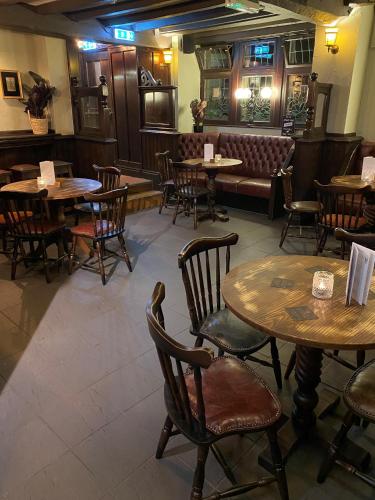 Red Lion - image 9