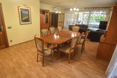 Two-Bedroom Apartment with Garden View image 10