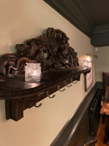 Red Lion - image 8