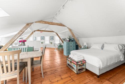 Sunny Westport Studio Apt. Above Historic Mill in Westport, USA