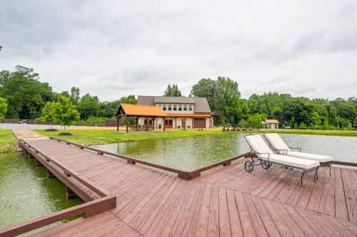 Farm and Lake Views Rural Mississippi Loft Apt in Hernando (Mississippi)