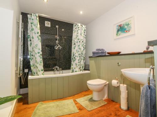 Zunanjost, Ty Capel Bethania in Plas Gwynant