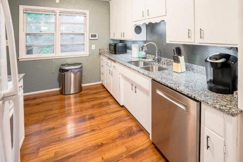 Pet-Friendly St Paul Home Fireplace and Office Area in Mendota, USA