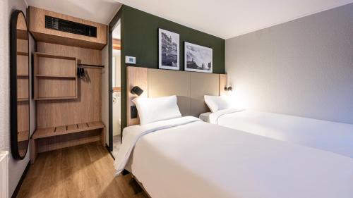 2 twin beds