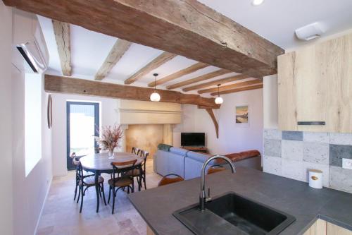 Gîte de la Tour - 6 personnes (Gite de la Tour - 6 personnes) in Neuille