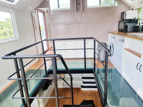 EXIGEHOME - Péniche 120 m2 en bord de Seine calme et verdoyant (EXIGEHOME - Peniche 120 m2 en bord de Seine calme et verdoyant) in Ля Порт Марлі