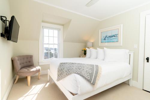 Topside Inn - image 12
