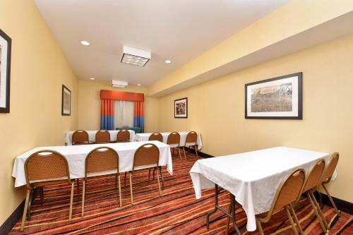 Holiday Inn Express Hotel & Suites Austin SW - Sunset Valley an IHG Hotel - image 11
