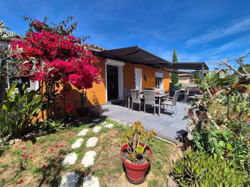 Villa 2 chambres de plain pied, climatisation, internet plages et commerces à proximité - Location, gîte - La Seyne-sur-Mer