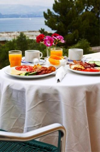 Lassi Hotel - image 2