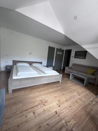 Family Room (No Kitchen)