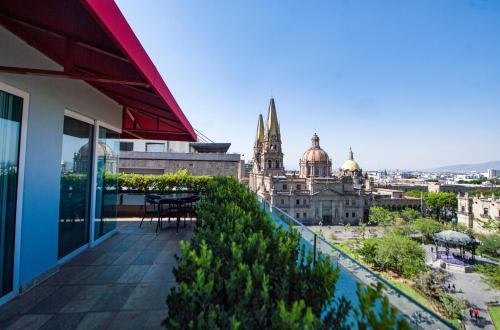 One Bedroom King Suite with Terrace image 10