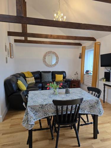 Willow Cottage in idyllic location in 哈里特舍姆