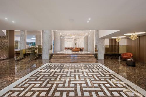 Vestíbulo, Adams Beach Hotel in Aya Napa