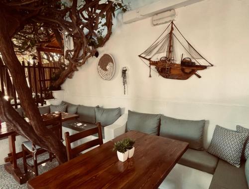 Semiramis Guesthouse in Milos