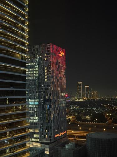 Nice 2 Bedroom Apartment! 5 Minutes walk to Dubai Mall, Downtown Dubai, Dubái (foto 2)