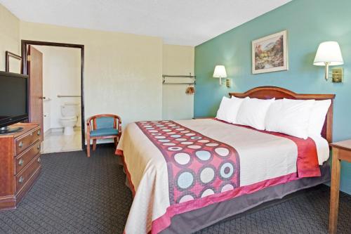 Super 8 by Wyndham Tucson Downtown Convention Center, Тусон (фото 9)