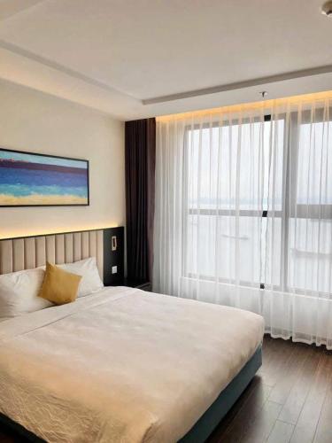 One-Bedroom Apartment image 3