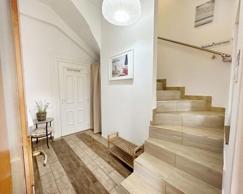 Зовнішній вигляд готелю, Dora Holiday House & Apartments in Кестхей