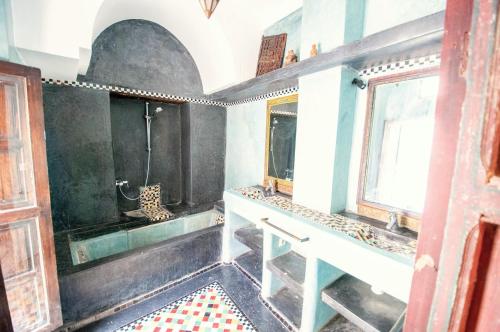 room detail thumbnail 2