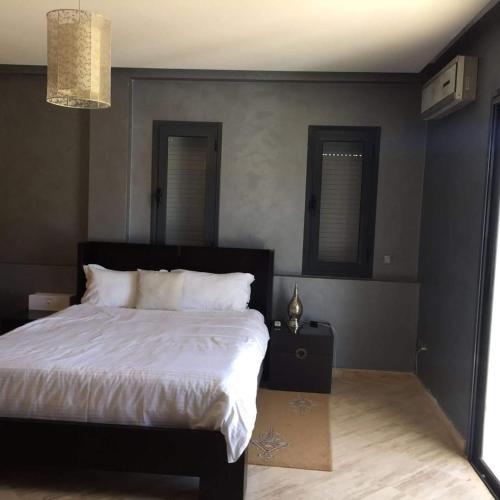 Luxurious 5 Bedrooms Villa with Pool AB51053 in Essalam