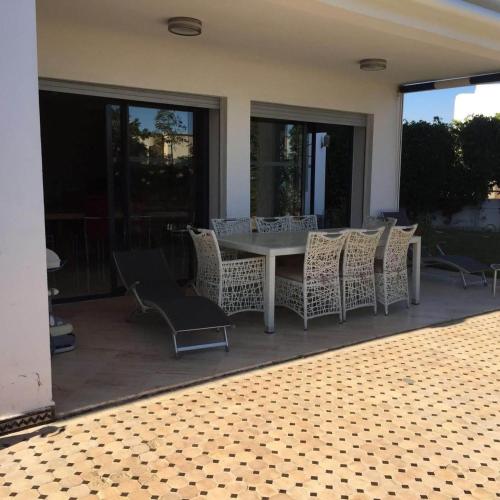 Luxurious 5 Bedrooms Villa with Pool AB51053 in Essalam