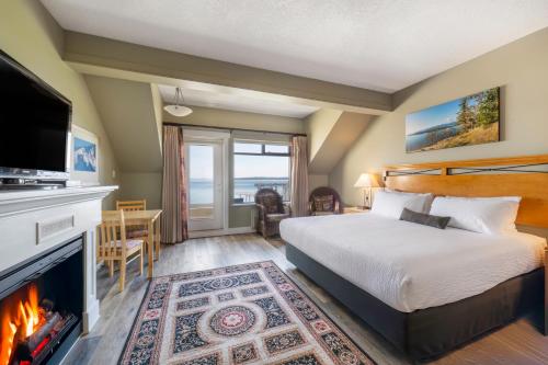 Deluxe King Suite with Sea View