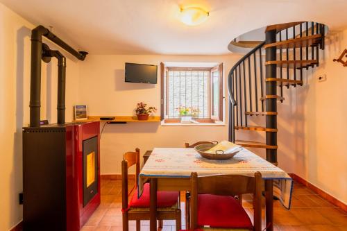 廚房, Casa Vacanze con Vista sulla Valle Soana in 瓦爾普拉托索阿納