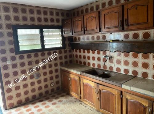 Five-Bedroom House image 6