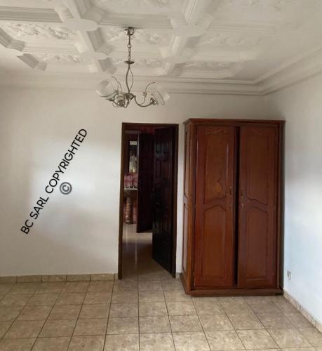 Five-Bedroom House image 3