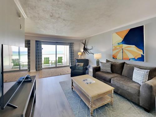 Regency Towers #506 East image