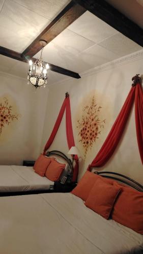 2 double beds