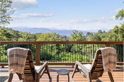 Black Berry Cabin by Venture Smoky Mountains, Sevierville