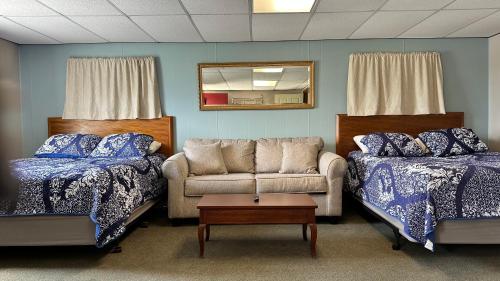 Mount Blue Motel - image 13