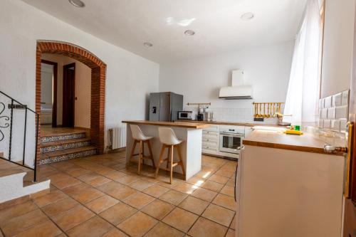 MAS PUIG PIQUÉ - piscina privada, porche, BBQ, y WIFI - 15 PERSONAS (MAS PUIG PIQUE - piscina privada, porche, BBQ, y WIFI - 15 PERSONAS) in Hostalric