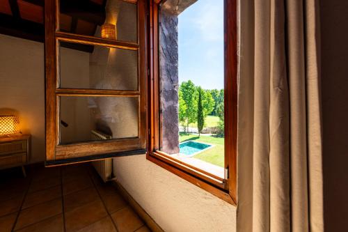 MAS PUIG PIQUÉ - piscina privada, porche, BBQ, y WIFI - 15 PERSONAS (MAS PUIG PIQUE - piscina privada, porche, BBQ, y WIFI - 15 PERSONAS) in Hostalric