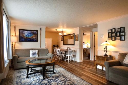 2 bedrooms, 4 beds