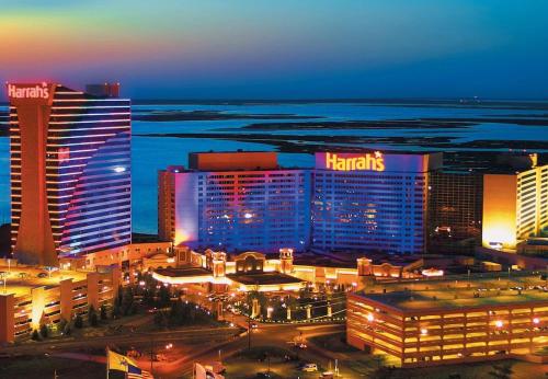 Harrah's Resort Atlantic City by Suiteness