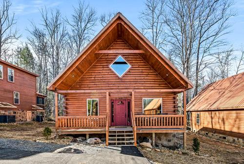 Dancing Bear Hideaway by Venture Smoky Mountains in Pittman Center