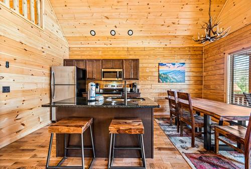 Dancing Bear Hideaway by Venture Smoky Mountains in Pittman Center