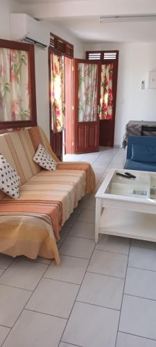 Shared lounge/TV area, Appart Vue Mer in Baie-Mahault