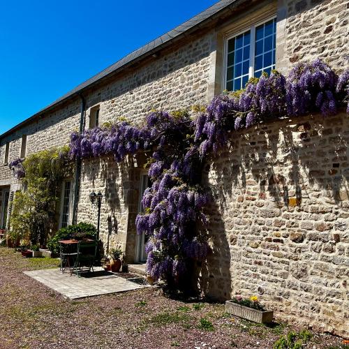 Фасада на хотела, La Maison de la Hulotte in Colomby