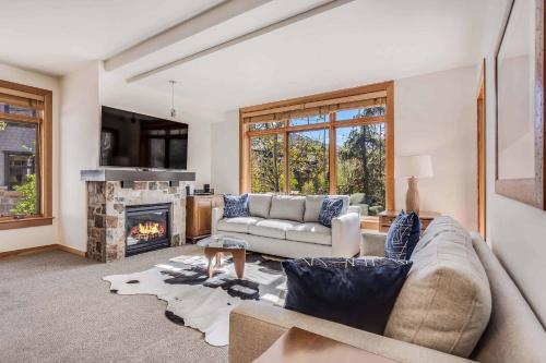 Capitol Peak Lodge 3221 by Snowmass Mountain Lodging