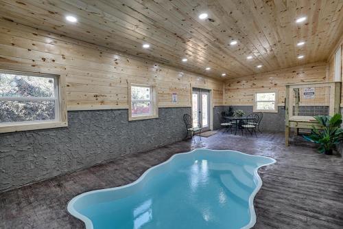 H2Oasis by Venture Smoky Mountains
