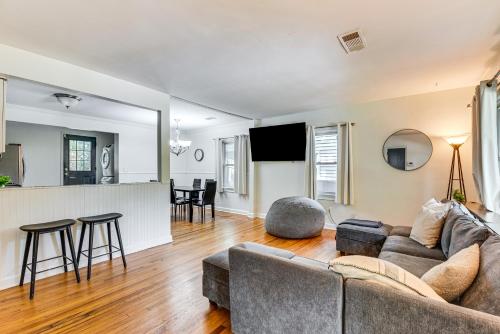 Walk to Golf Cozy Home with Lush Yard in Atlanta! in East Atlanta