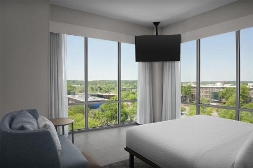 King Efficiency Suite - Water View