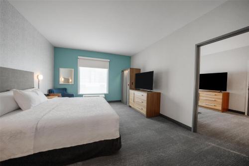1 king bed, 1 sofa bed
