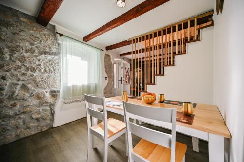 設施, The House in 別里