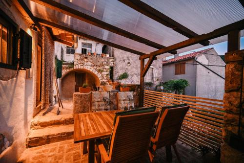 設施, The House in 別里